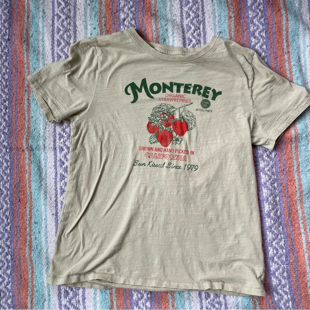 Off Yellow JCrew Strawberry Graphic Tee Medium EUC 🍓